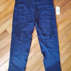 NWT Suzy Shier Capri Leggings- Black - Size Large